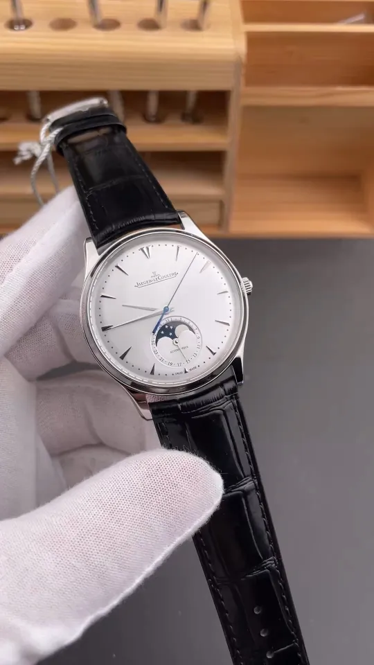 Jaeger-Le Coultre Classic V2dual straps included Silver Dial 39mm