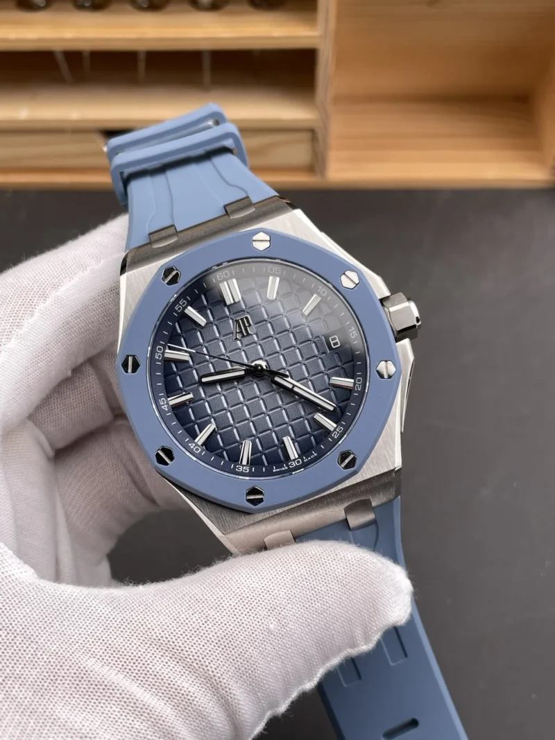 AP Royal Oak 15605 Smoked Blue 43mm
