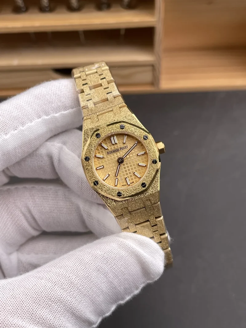 AP Royal Oak 67630 Frosted Gold 23mm