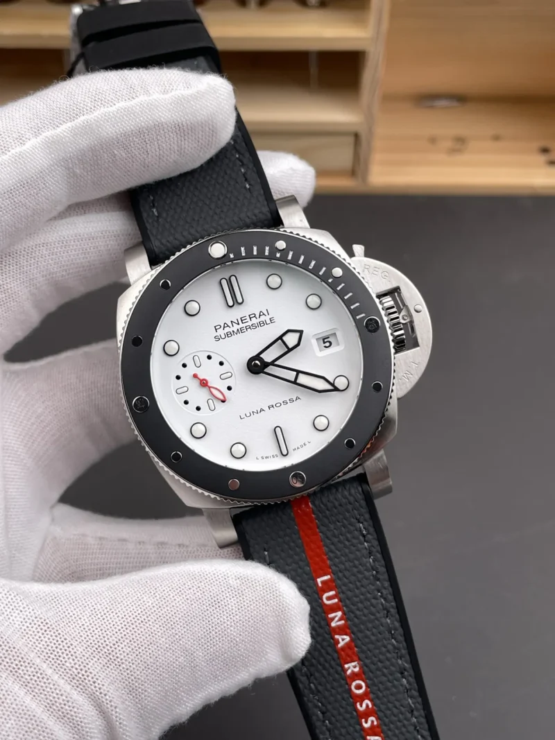 Panerai Luminor PAM1579 White 42mm
