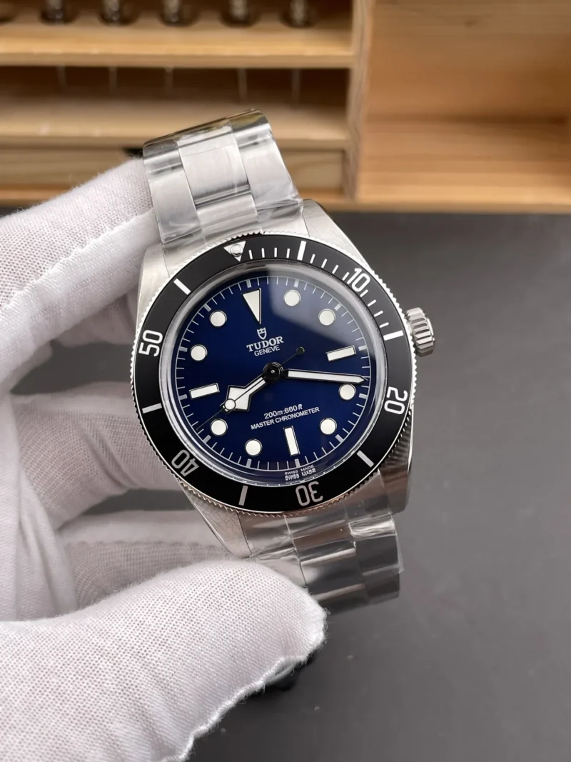 Tudor Black Bay M7943 Blue dial 68 43mm