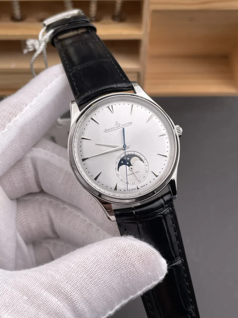 Jaeger-Le Coultre Classic V2dual straps included Silver Dial 39mm