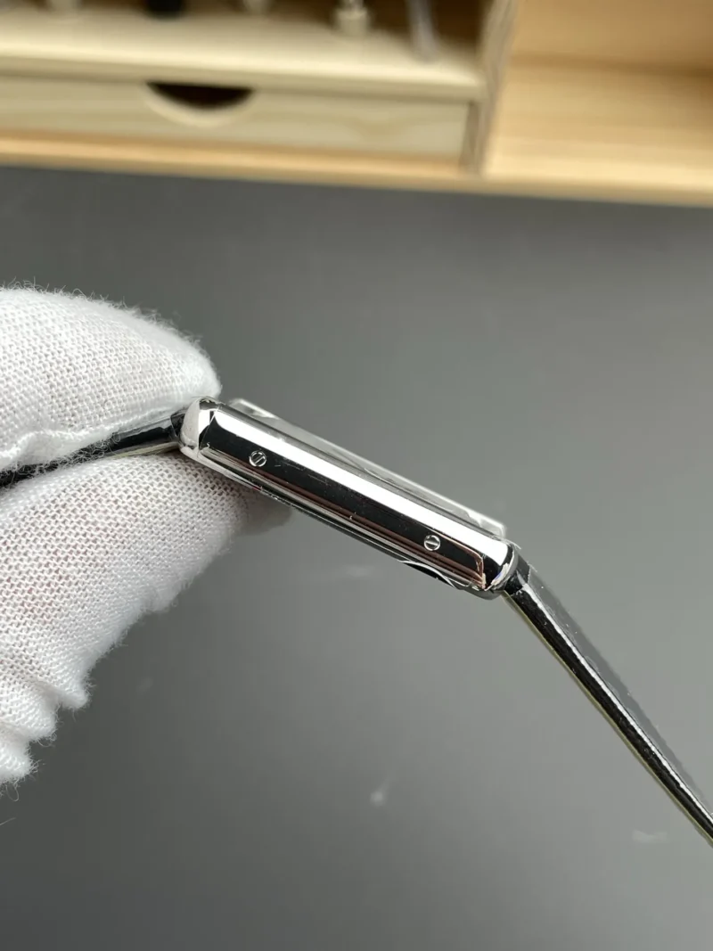 Cartier Tank Classic 34.8x27.4mm