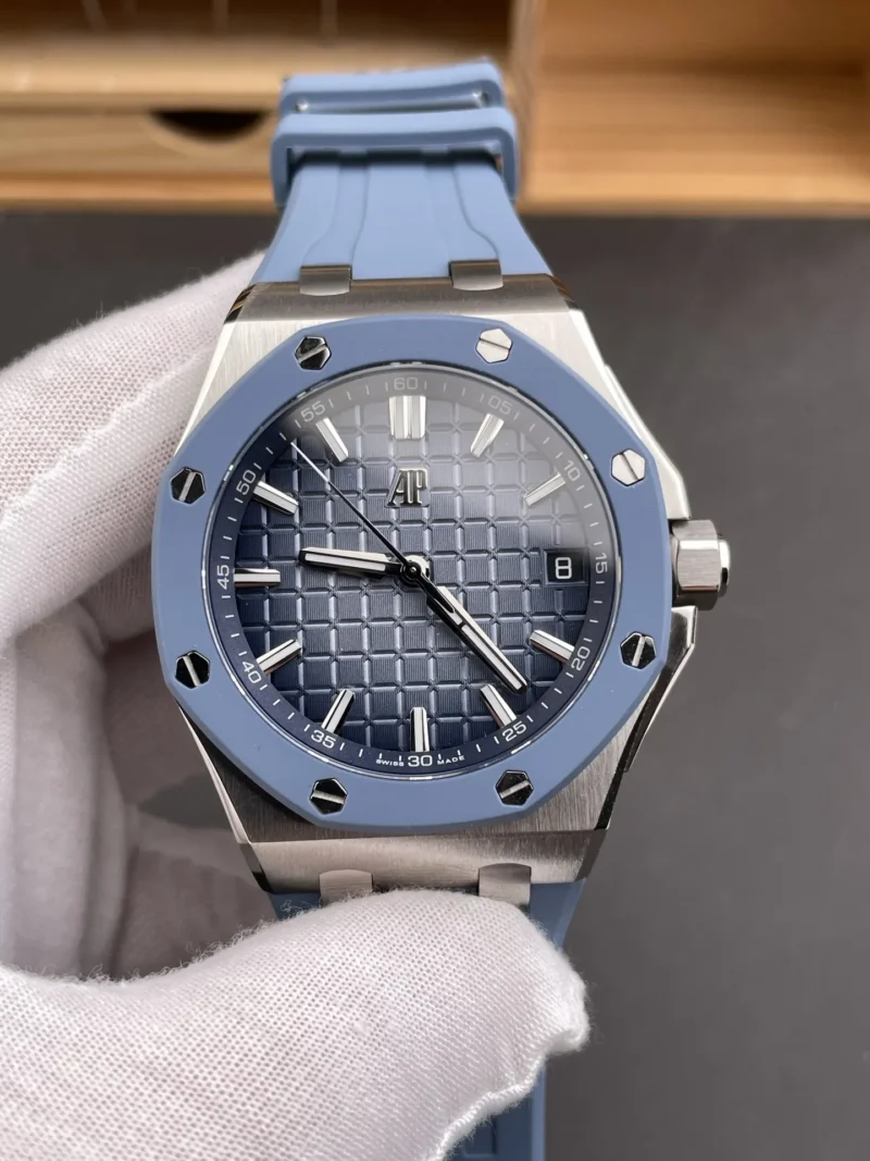 AP Royal Oak 15605 Smoked Blue 43mm