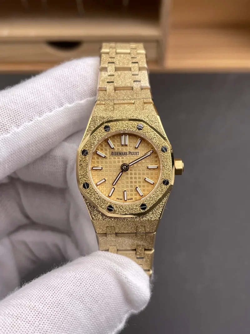 AP Royal Oak 67630 Frosted Gold 23mm