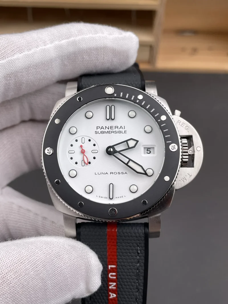 Panerai Luminor PAM1579 White 42mm