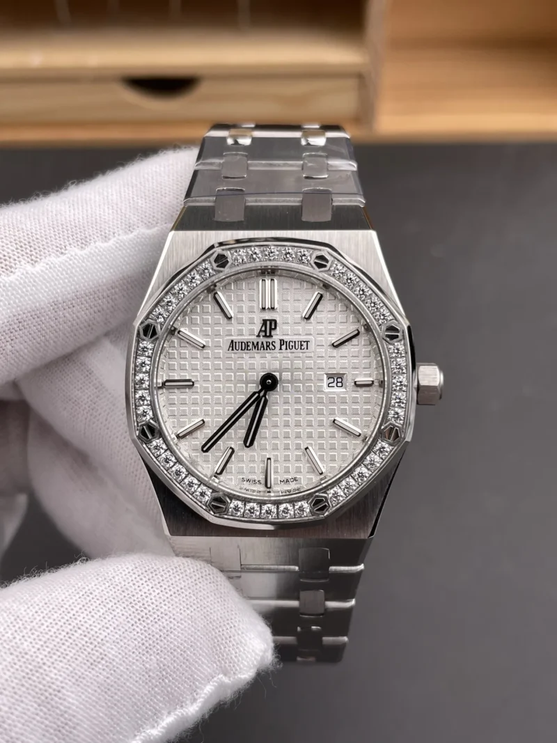 AP Royal Oak 67651 Diamond Bezel 33mm