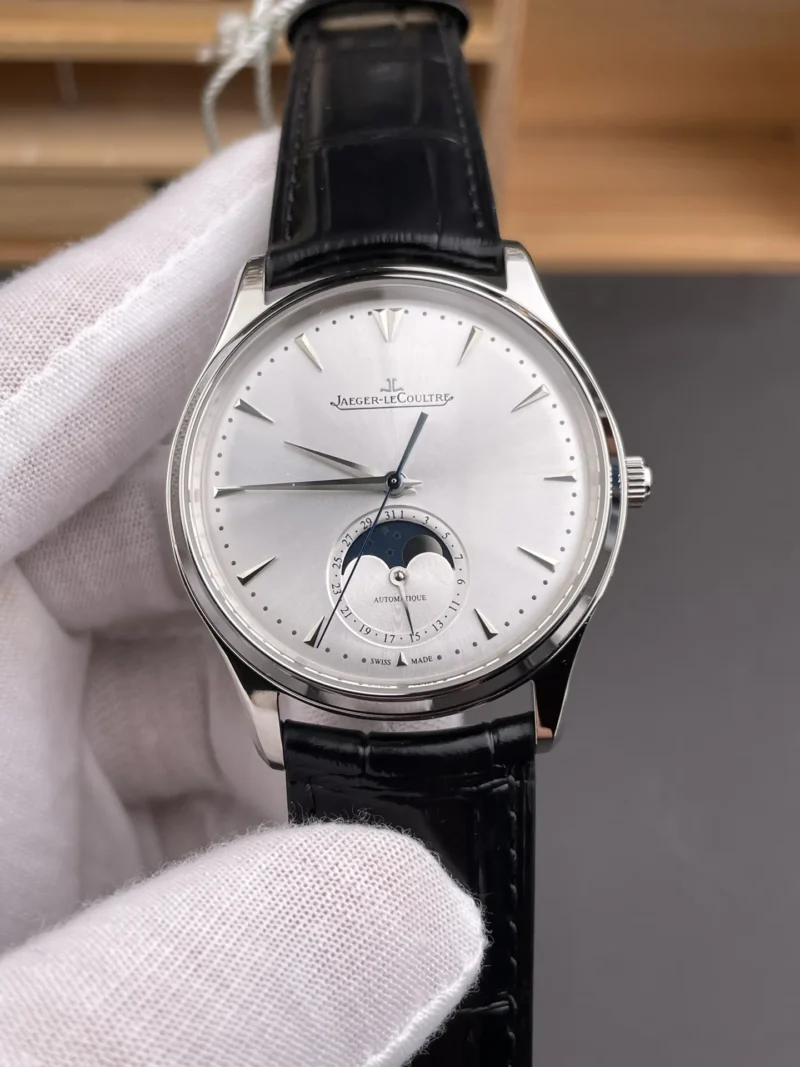 Jaeger-Le Coultre Classic V2dual straps included Silver Dial 39mm