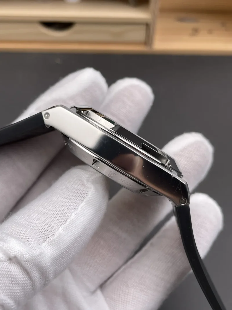 Vacheron Constantin Overseas 5500 Panda 42mm