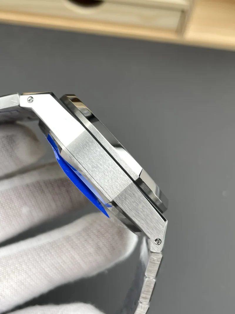 AP Royal Oak 26240 Blue Dial 41mm