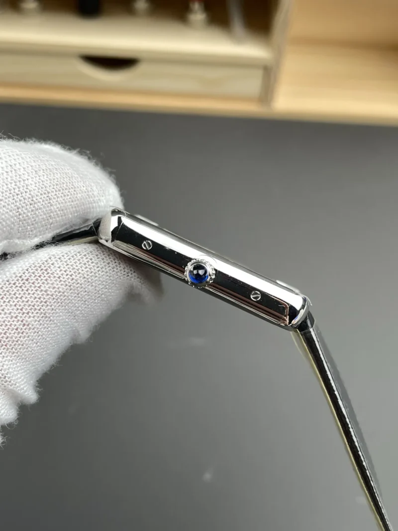 Cartier Tank Classic 34.8x27.4mm