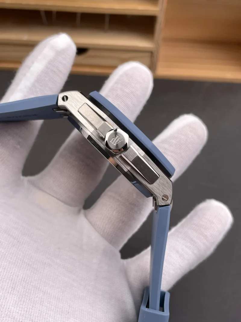 AP Royal Oak 15605 Smoked Blue 43mm