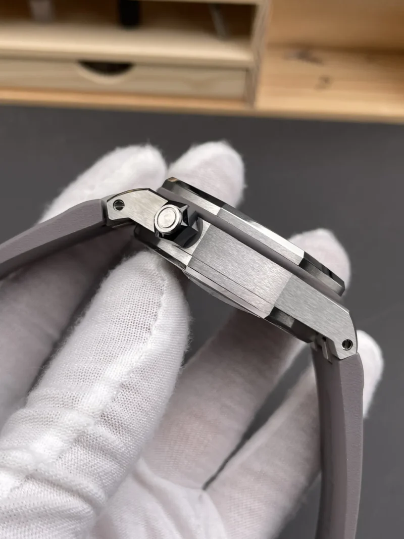 AP Royal Oak 15720 Grey Dial 42mm