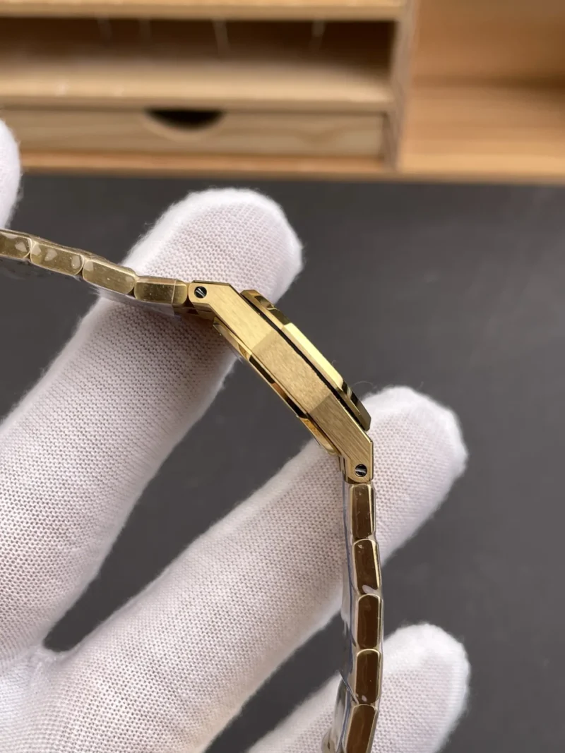 AP Royal Oak 67630 Frosted Gold 23mm
