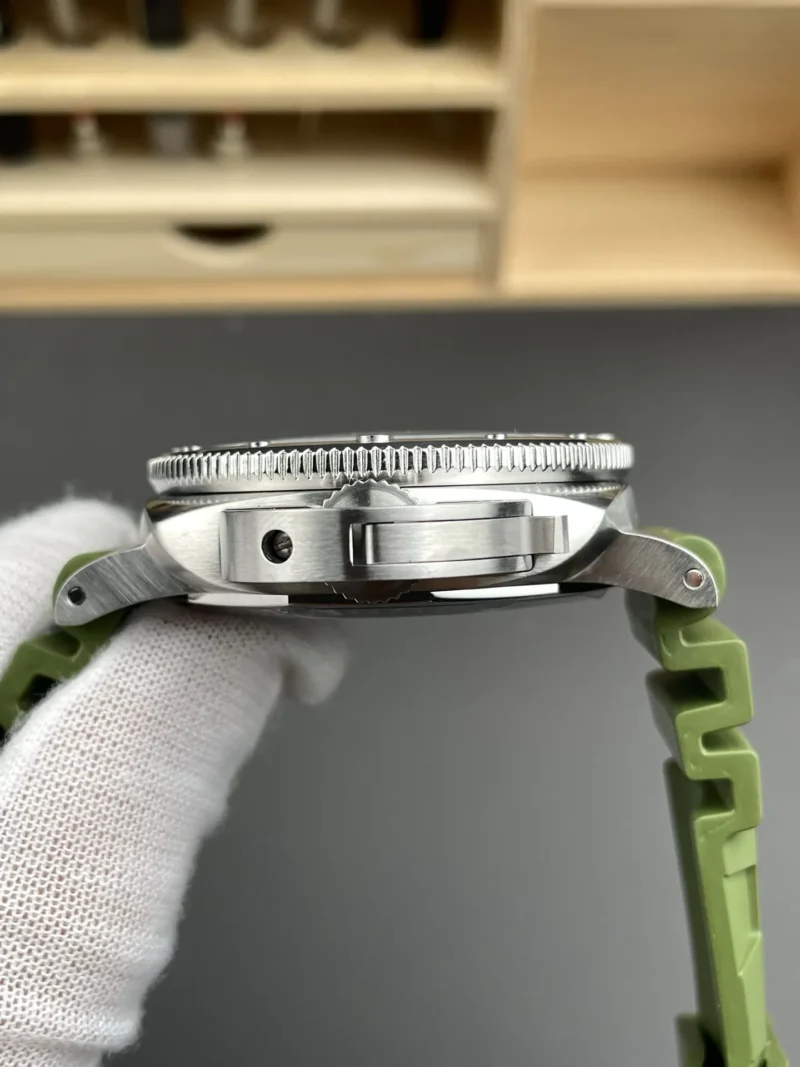 Panerai Submersible Submersible PAM1226 White Dial 44mm