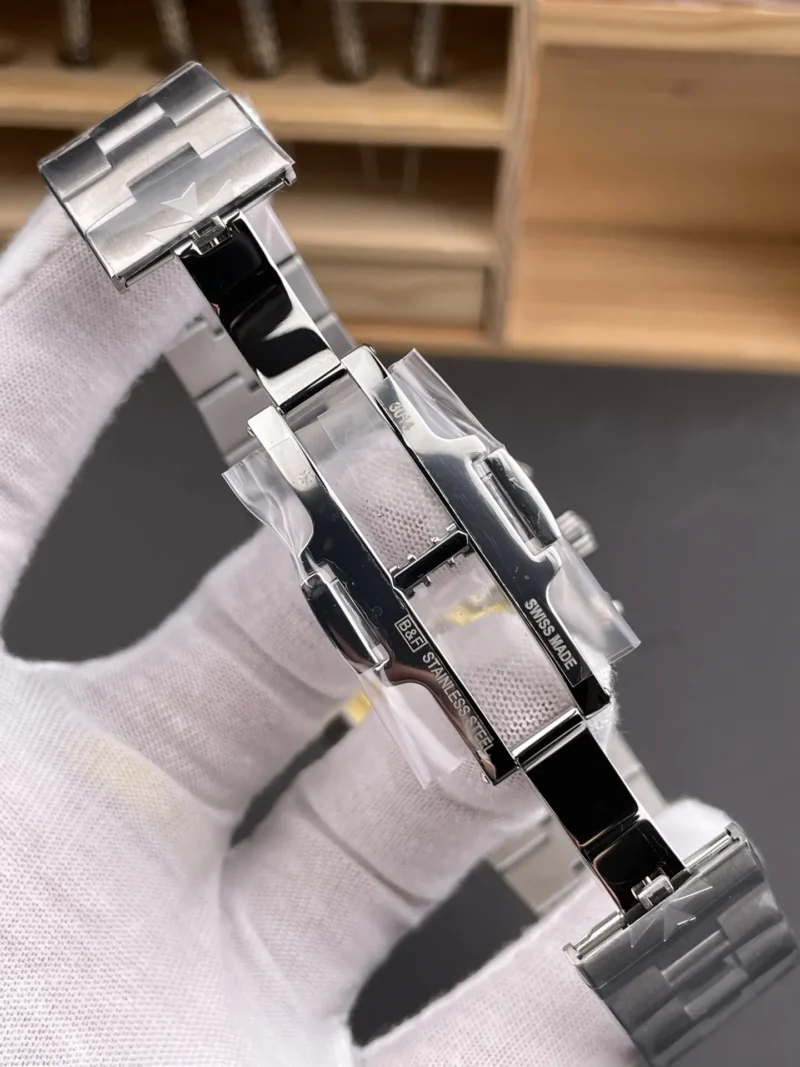 Vacheron Constantin Overseas 5500 Panda 42mm