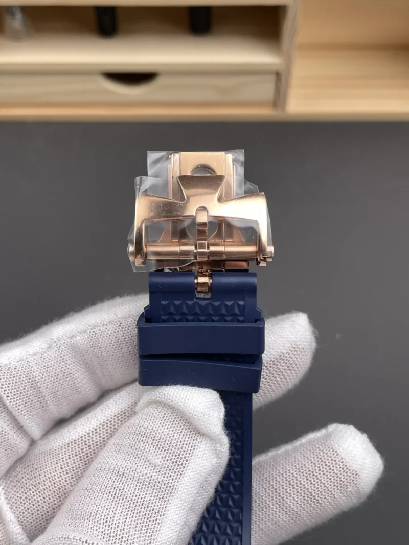 Vacheron Constantin Overseas 4300 Gold Dial 41.5mm
