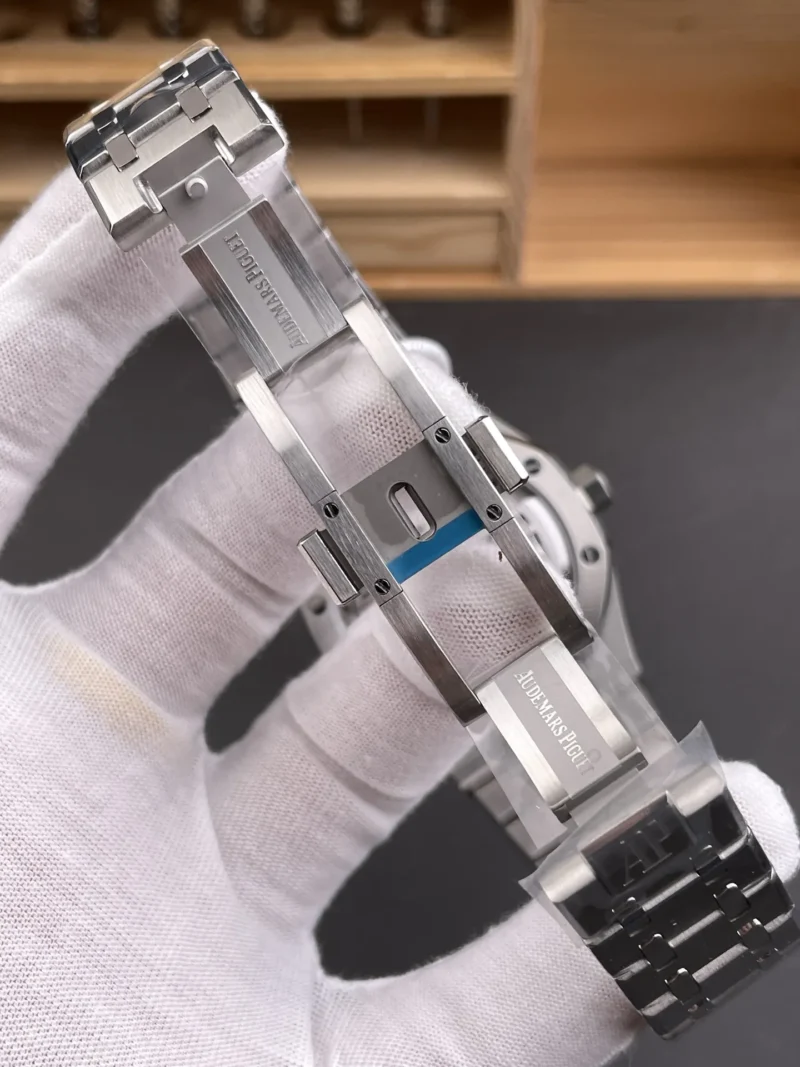AP Royal Oak 26730 Baguette Diamond 41mm