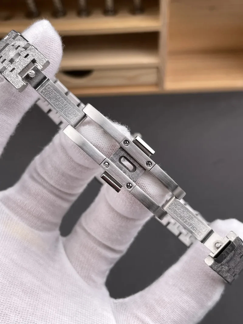 AP Royal Oak Frosted Gold 23mm