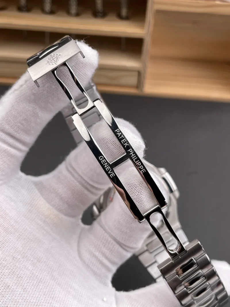 Patek Philippe Nautilus Tiffany Blue 40mm