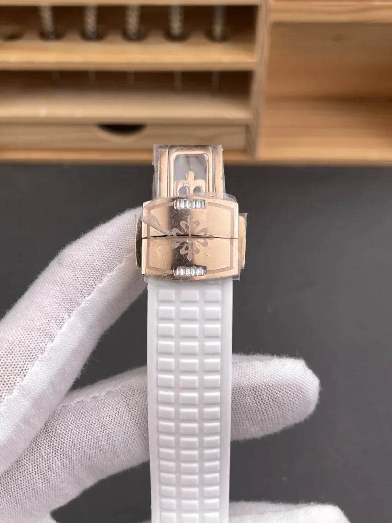 Patek Philippe Aquanaut Rainbow 39.9mm