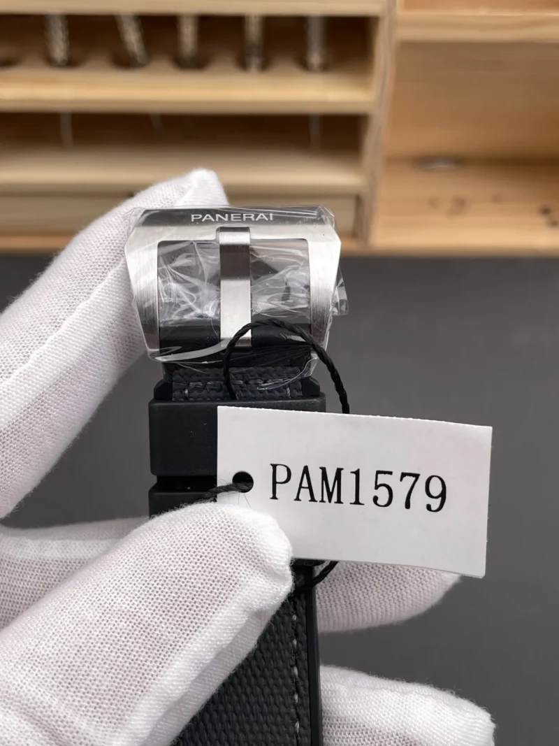 Panerai Luminor PAM1579 White 42mm