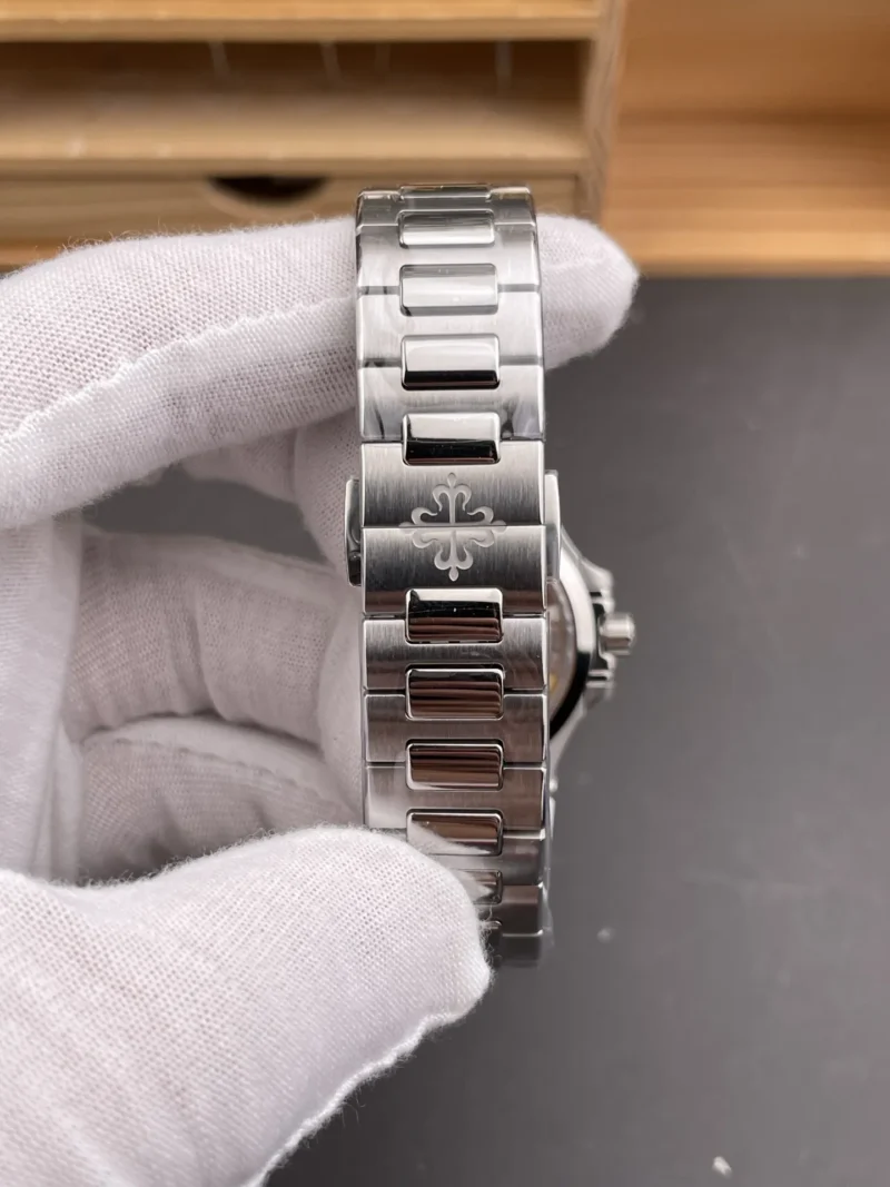 Patek Philippe Nautilus 7118 Grey Dial 35.2mm