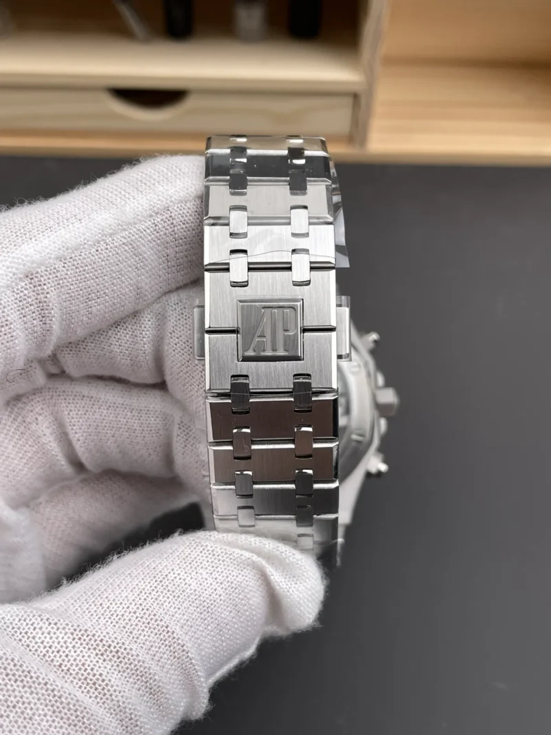 AP Royal Oak 26240 White Dial 41mm