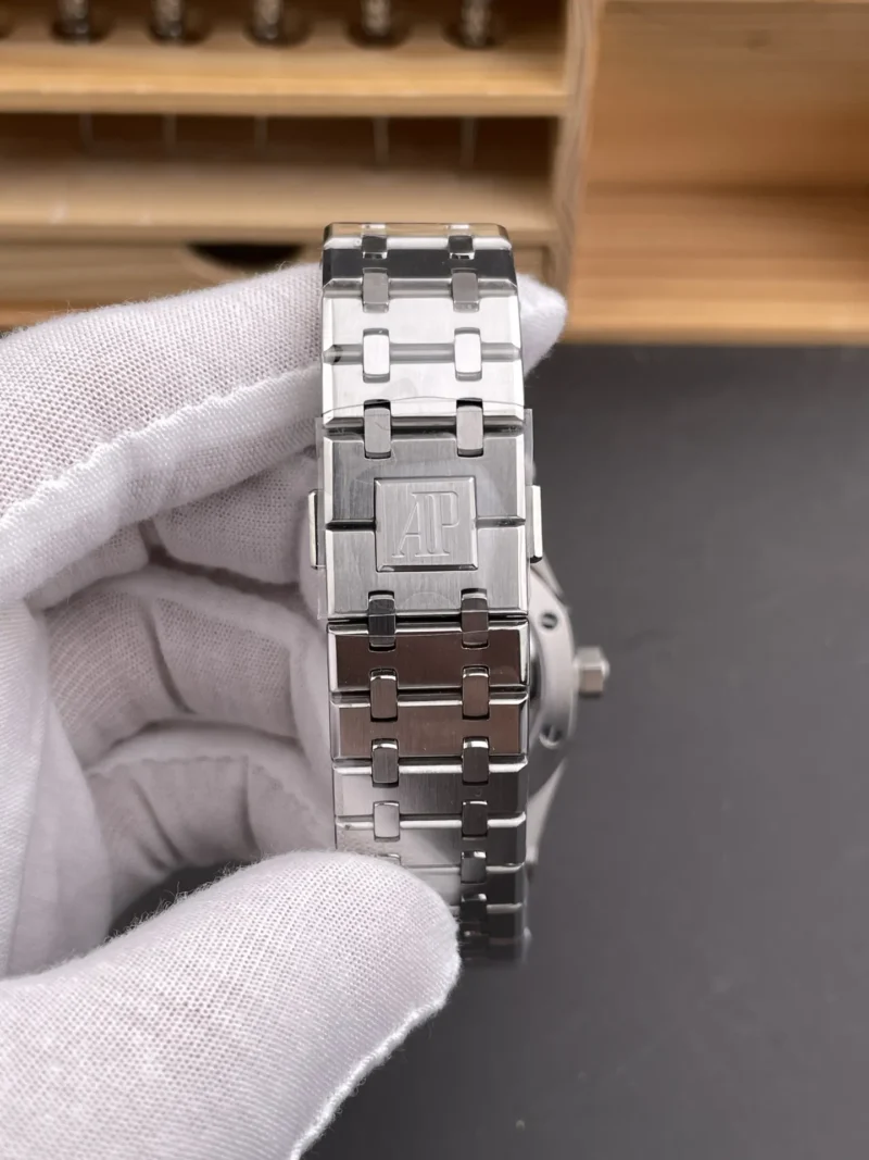 AP Royal Oak 26730 Baguette Diamond 41mm
