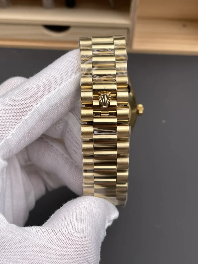 Rolex Day-Date Mother-of-Pearl 40mm