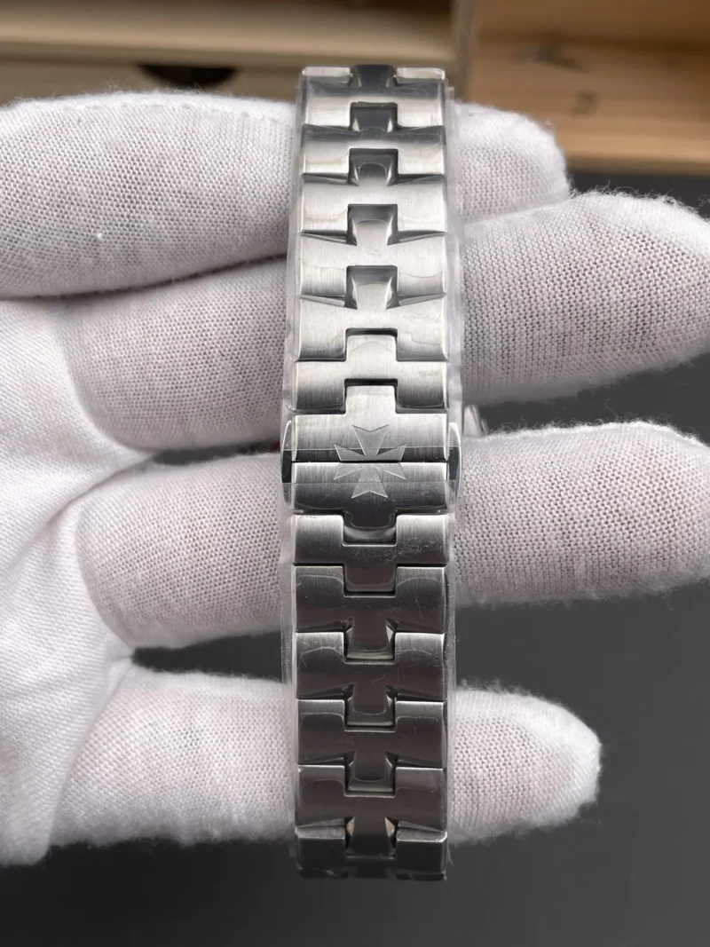 Vacheron Constantin Overseas 1205 V Diamond Bezel 33mm