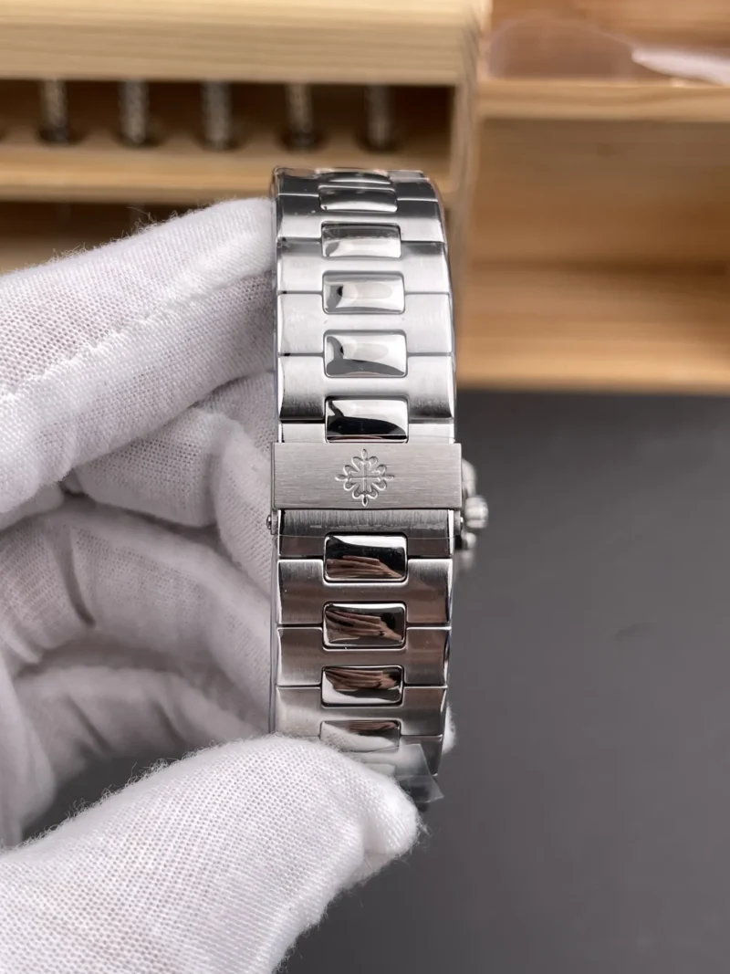 Patek Philippe Nautilus Tiffany Blue 40mm