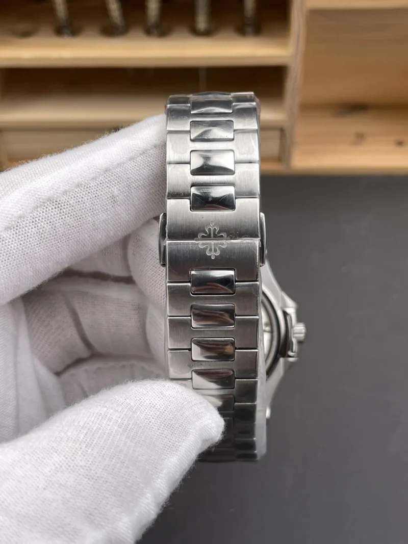 Patek Philippe Nautilus 5740 Blue Dial 40mm