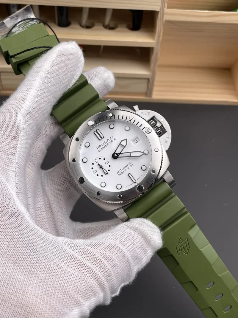 Panerai Submersible Submersible PAM1226 White Dial 44mm
