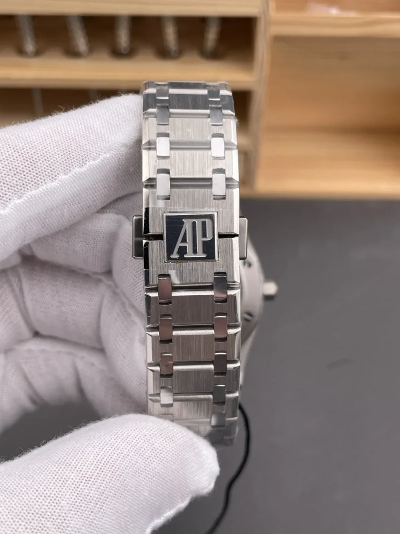 AP Royal Oak 15202 Gradient Blue 39mm