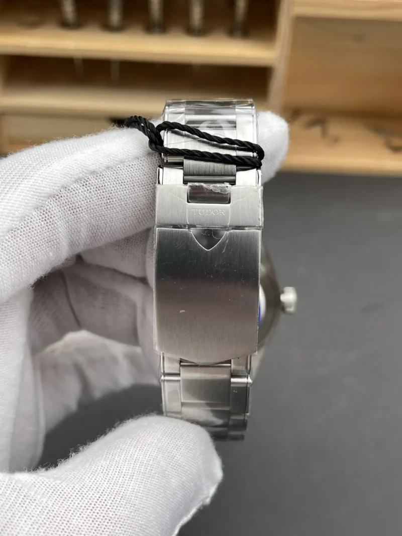 Tudor Black Bay Red 39mm