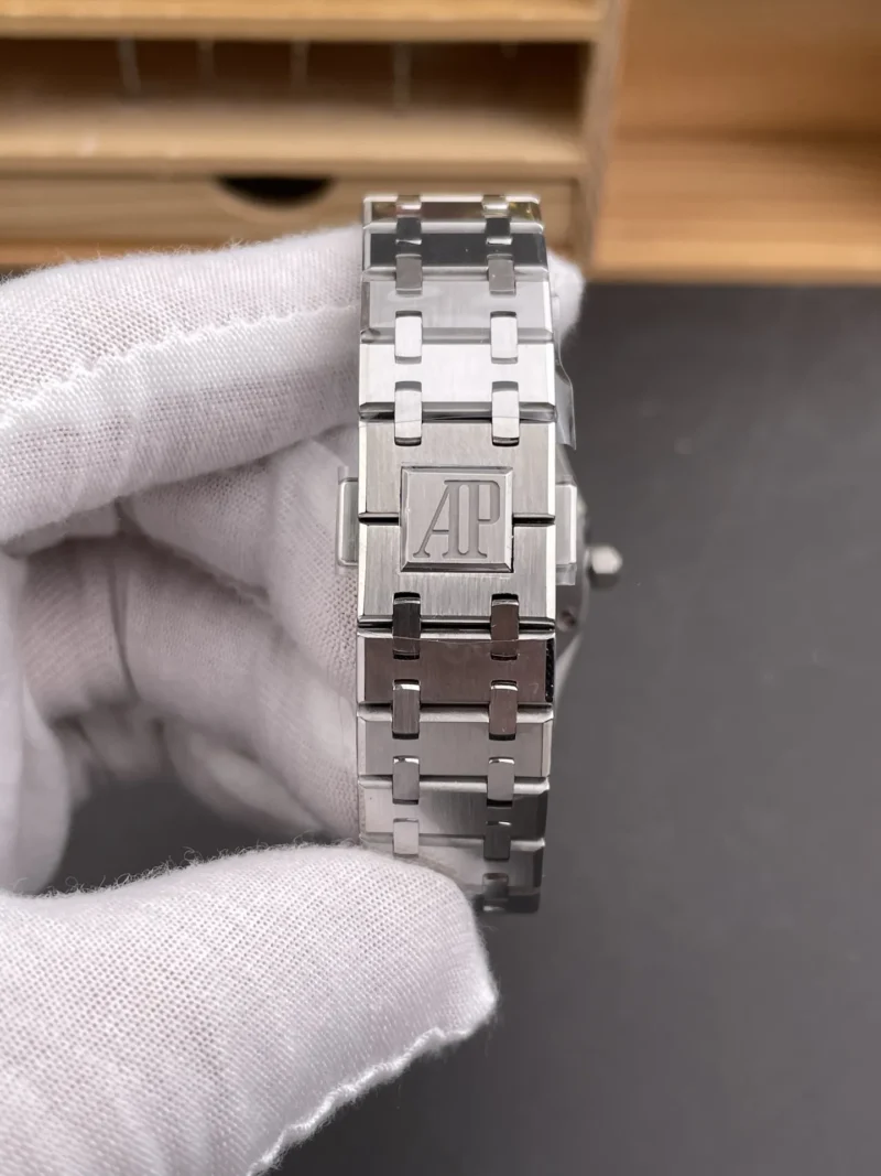 AP Royal Oak 67651 Diamond Bezel 33mm