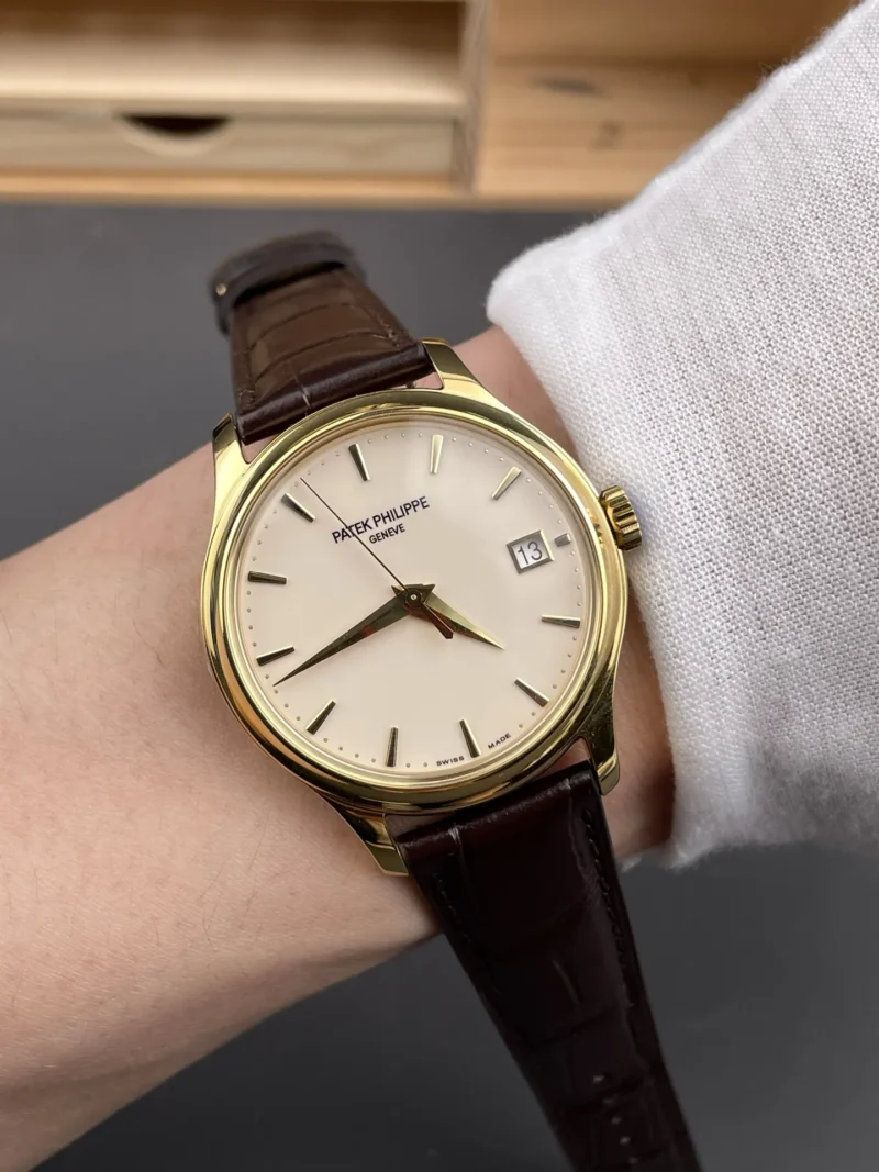 Patek Philippe Calatrava 5227 J Gold 39mm
