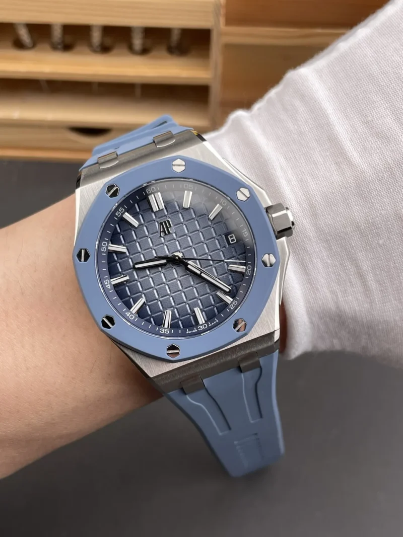 AP Royal Oak 15605 Smoked Blue 43mm