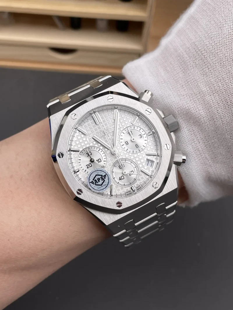 AP Royal Oak 26240 White Dial 41mm