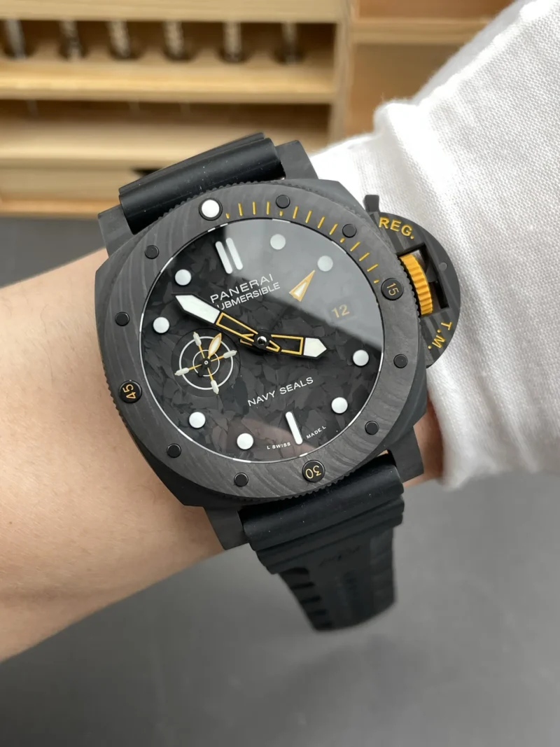 Panerai Submersible Submersible PAM1324 Carbon Fiber 44mm