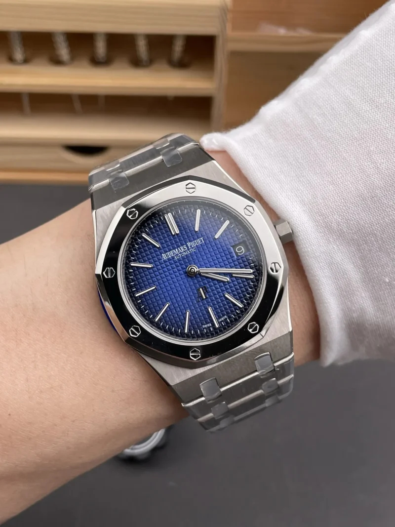AP Royal Oak 15202 Gradient Blue 39mm
