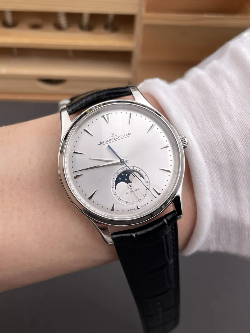 Jaeger-Le Coultre Classic V2dual straps included Silver Dial 39mm